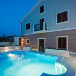 House With A Swimming Pool Preko, Ugljan - 14707 Σπίτι διακοπών *