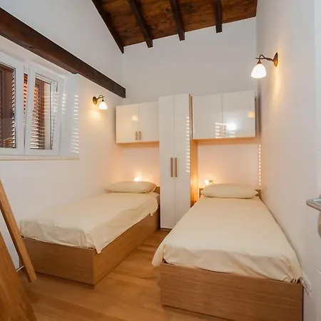 펜션 House With A Swimming Pool Preko, Ugljan - 14707 *