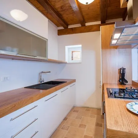 펜션 House With A Swimming Pool Preko, Ugljan - 14707