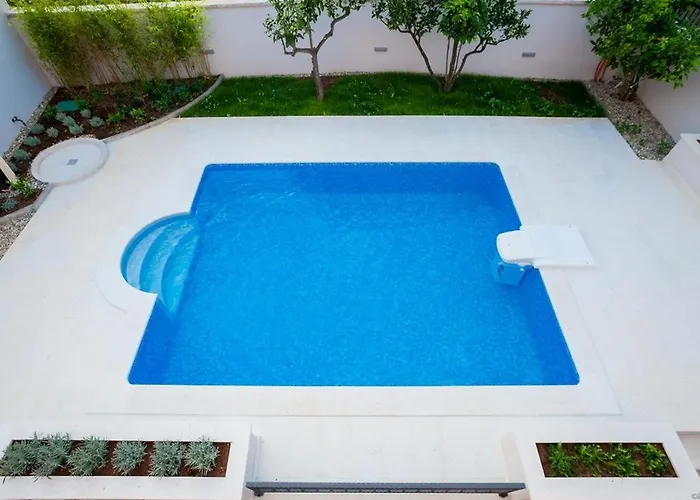 House With A Swimming Pool Preko, Ugljan - 14707 * بريكو