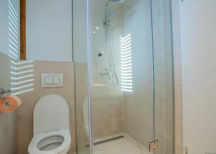 House With A Swimming Pool Preko, Ugljan - 14707 بريكو