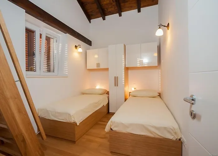 بيت للعطل House With A Swimming Pool Preko, Ugljan - 14707 *