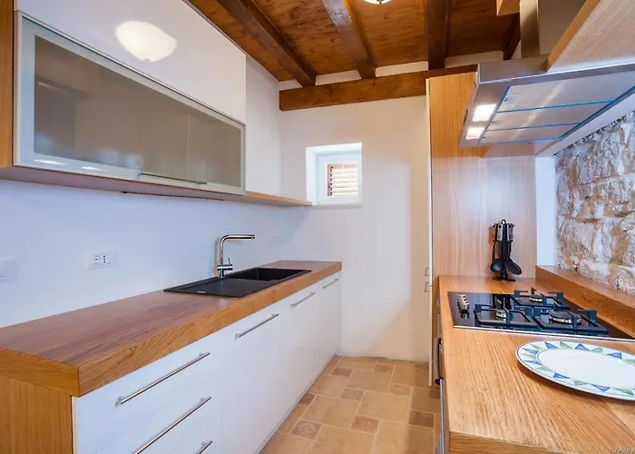 بيت للعطل House With A Swimming Pool Preko, Ugljan - 14707